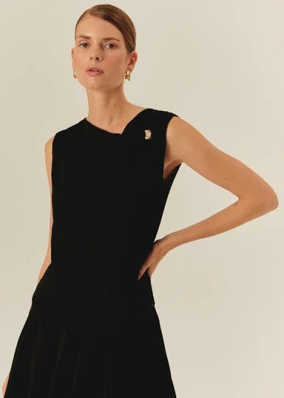 Exquise Stephanie Asymmetric Neckline Sleeveless Blouse In Black