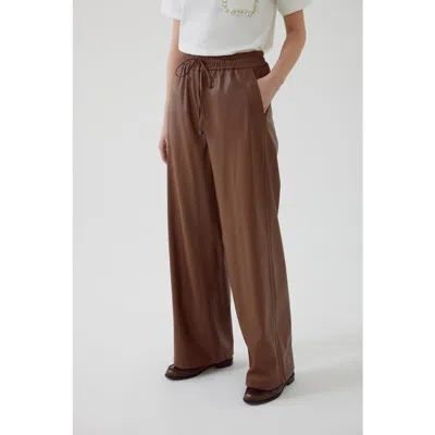 Exquise Vegan Leather Trousers With Pockets And Elastic Waist In Brown