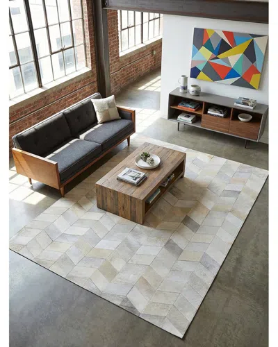 Exquisite Rugs Natural Hide Hand-tufted Rug