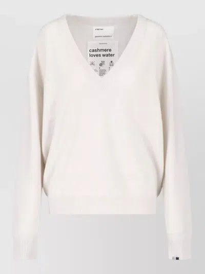 Extreme Cashmere Cashmere Blend V Neck Cropped Knit Sweater In White