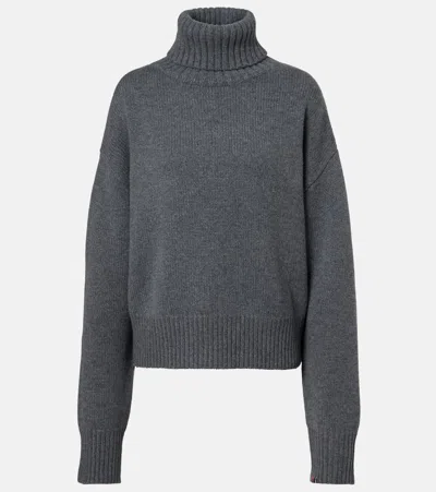 Extreme Cashmere N°434 Crop Xtra Turtleneck Sweater In Gray
