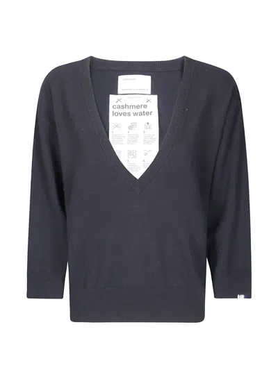 Extreme Cashmere Dark Blue Pearl Cashmere V-neck Sweater In Black
