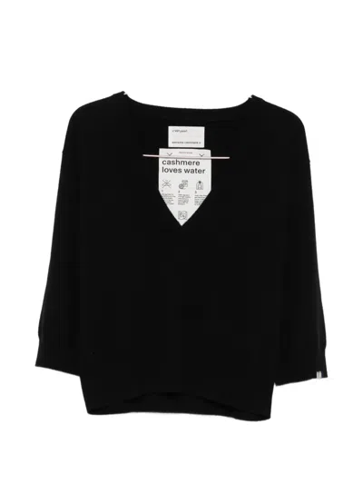 Extreme Cashmere Pearl V-neck Three-quarter-sleeve Sweater In Black