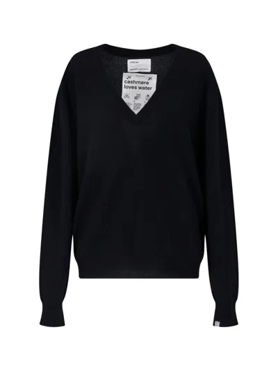 Extreme Cashmere V-neck Cashmere Sweater In Black