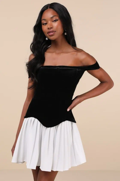 Extro & Vert Savannah Black And White Off-the-shoulder Mini Dress