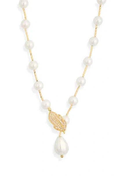 Eye Candy Los Angeles Sabrina Crystal & Faux Pearl Necklace In Gold