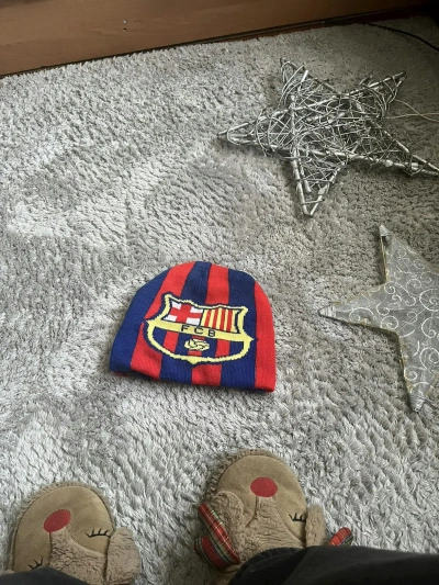 Pre-owned F C Barcelona X Vintage F. C. Barcelona Classic Soccer Vintage Reversible Beanie Hat In Red