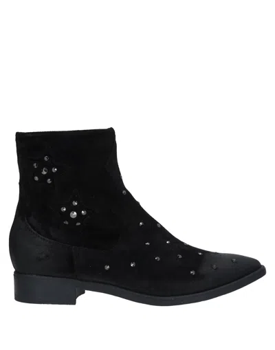 Fabbrica Dei Colli Ankle Boots In Black
