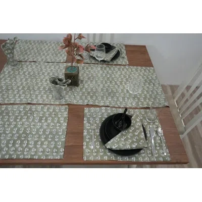 Fabdivine 13x19 Inch Accent Table Placemat, Handcrafted (super Star, Green)