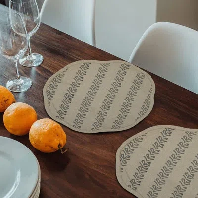 Fabdivine 15"handmade Block Print Scalloped Placemat - Tribal Arrow In Gray
