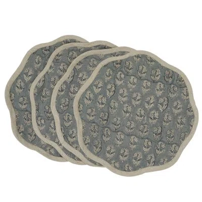 Fabdivine 15"scalloped Grace Table Mats - Super Star In Green