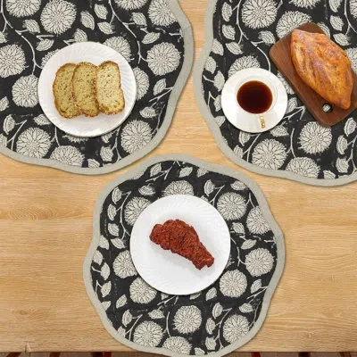 Fabdivine 15"scalloped Serenity Table Mats - Sudarshan Jaal In Black