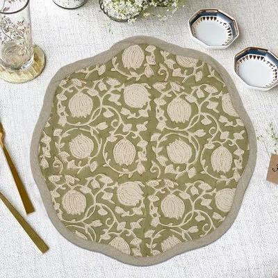 Fabdivine 15"sophisticated Scalloped Placemats - 6 Kamal In Green