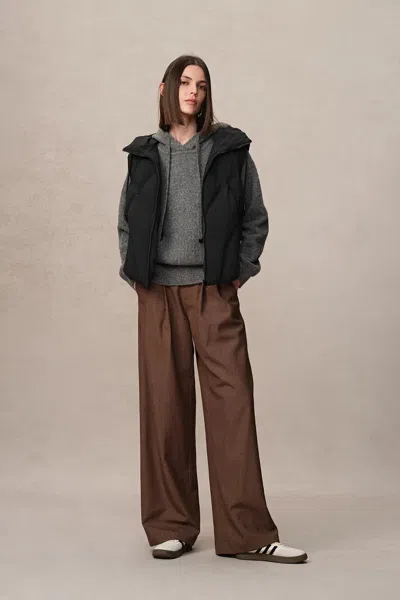 Fabrique Bessy White Goose Down Hooded Vest In Black