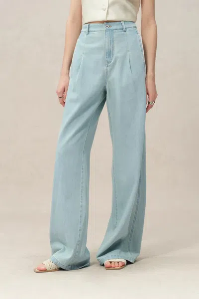 Fabrique Cindy Lightweight Wide Leg Jeans In Light Washed Denim In Blue