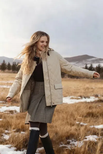 Fabrique Isla Contrast Collar Quilted Down Jacket In Water-resistant Cotton In Nude