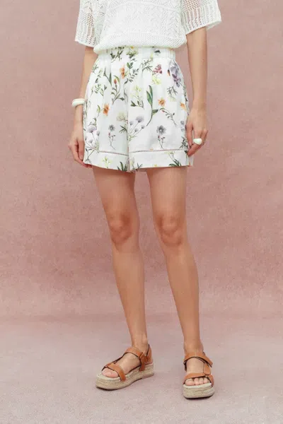 Fabrique Perla Hand Painted Flora Shorts In Tencel-ramie In White