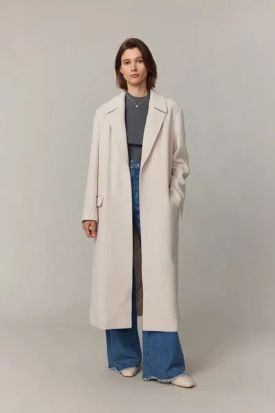 Fabrique Ros Hand-stitched Sculpted Coat In Wool-alpaca Blend In White