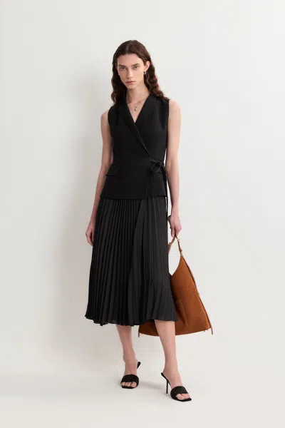 Fabrique Sherry Sleeveless Pleated Dress In Black