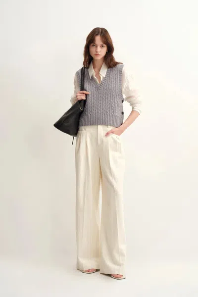 Fabrique Winnie V Neck Sleeveless Top In Merino Wool Cable Knit In Gray