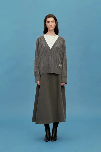Fabrique Zoey Deep V-neck Sweater In Merino Wool Cashmerem Knit In Gray