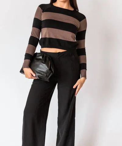 Falcon Park Finley Top In Black In Multi