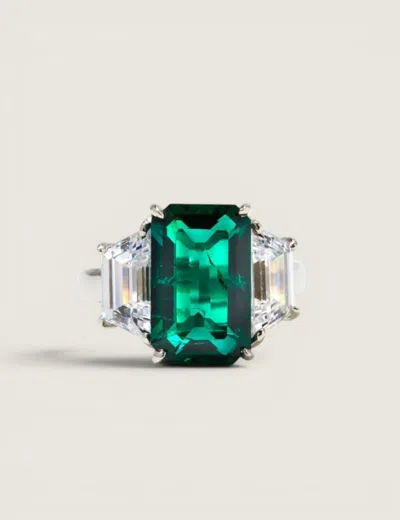 Fantasia By Deserio Emerald Center With Trapezoid Side Stones