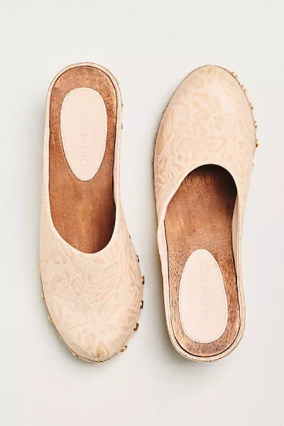 Farm Rio Embossed Wood-bottom Clogs In Neutral