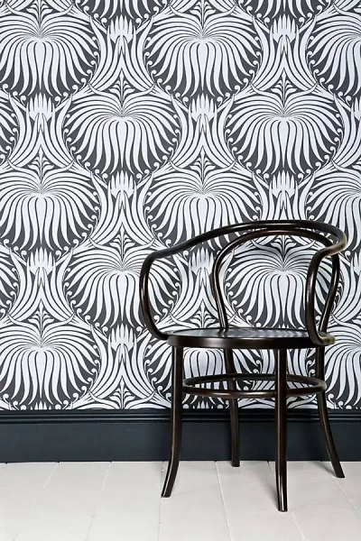 Farrow & Ball Lotus Wallpaper In Black