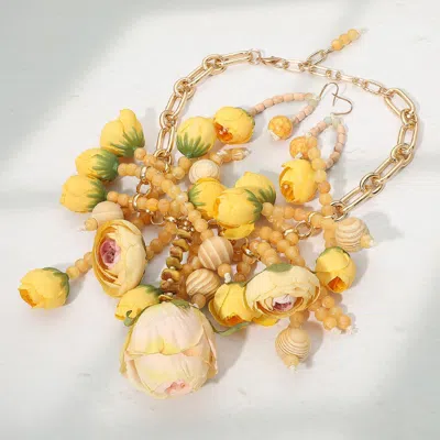 Fashnzfab Bold Chunky Floral Statement Necklace In Gold