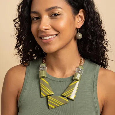 Fashnzfab Bold Chunky Geometric Striped Resin Beaded Statement Necklace In Green