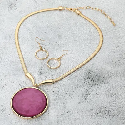 Fashnzfab Bold Marbled Round Pendant Statement Necklace In Gold