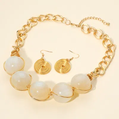 Fashnzfab Bold Resin Sparkled Sphere Wire Link Beaded Statement Necklace In Gold