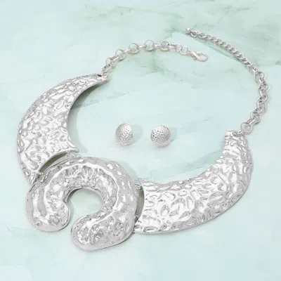 Fashnzfab Bold Textured Metal Horseshoe Accent Statement Collar Necklace In Silver