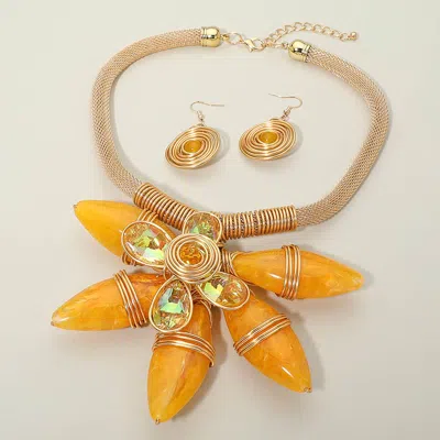 Fashnzfab Bold Wire Wrap Floral Center Statement Necklace In Metallic