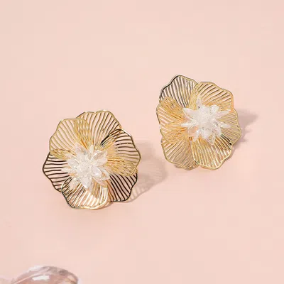 Fashnzfab Crystal Centered Elegant Cut Out Flower Stud Earrings In Gold