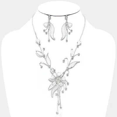 Fashnzfab Crystal Rhinestone Metal Mesh Flower Necklace In Metallic