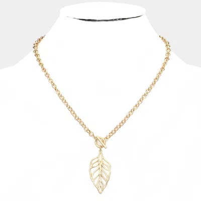 Fashnzfab Cut Out Metal Leaf Pendant Toggle Necklace In Gold