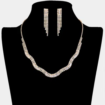 Fashnzfab Cz Rhinestone Paved Wavy Necklace In Gold