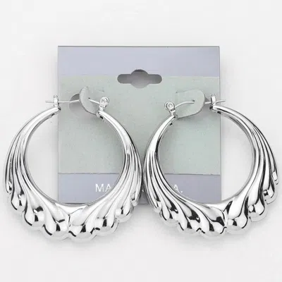 Fashnzfab Embossed Metal Scalloped Pin Catch Hoop Earrings In Metallic