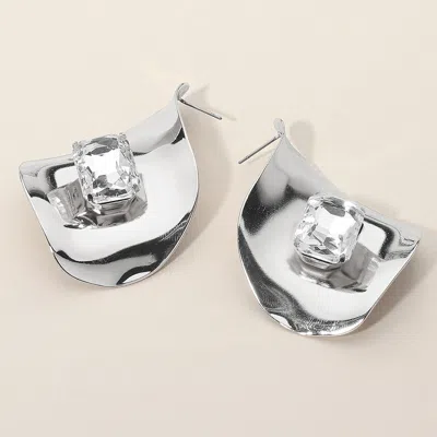 Fashnzfab Faceted Center Stone Accent Sculpted Wave Metal Plate Earrings In Metallic