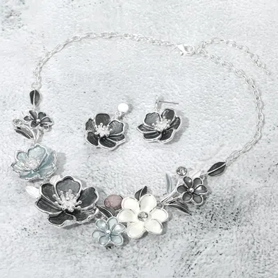 Fashnzfab Floral Link Statement Necklace In Silver