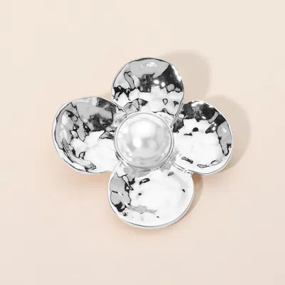 Fashnzfab Flower Pearl Pin Brooch In Silver