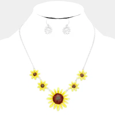 Fashnzfab Garden Floral Collar Necklace In Gold