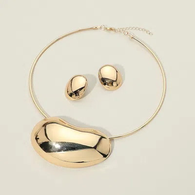 Fashnzfab Metal Sculptural Pendant Choker Necklace In Gold