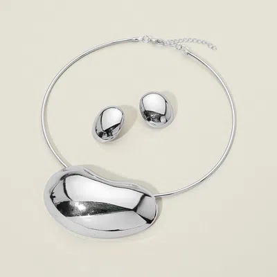Fashnzfab Metal Sculptural Pendant Choker Necklace In Silver