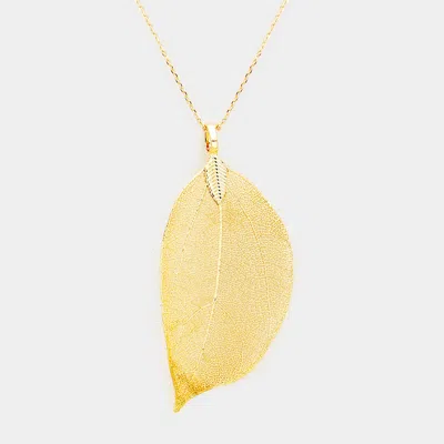Fashnzfab Natural Dipped Filigree Leaf Pendant Necklace In Gold