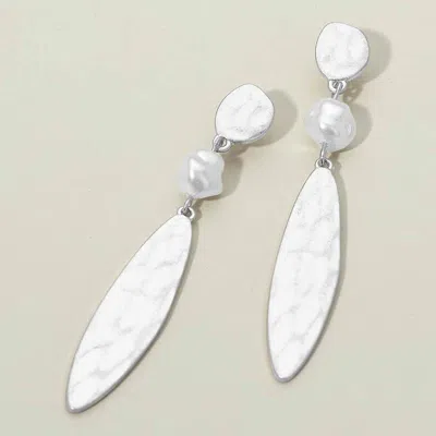 Fashnzfab Pearl Accent Hammered Slim Oval Plate Link Drop Statement Earrings In Metallic