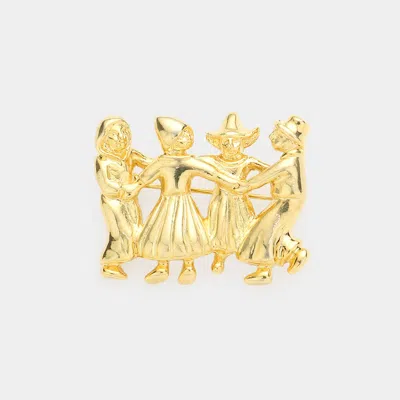 Fashnzfab People Holding Hands Pin Brooch In Gold