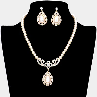 Fashnzfab Rhinestone Embellished Quatrefoil Teardrop Pearl Accented Necklace In White
